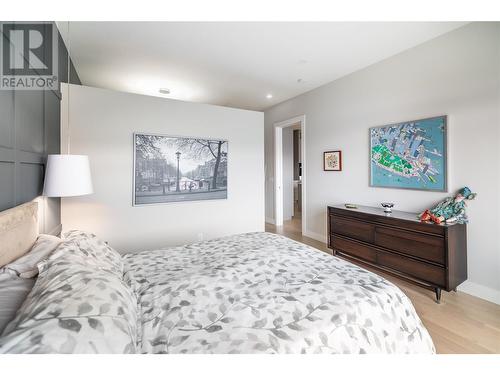 570 Clifton Court, Kelowna, BC - Indoor Photo Showing Bedroom