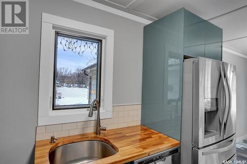 2800 Elphinstone Street, Regina, SK - Indoor Photo Showing Kitchen