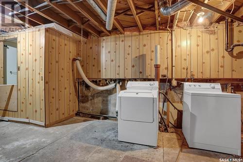 2800 Elphinstone Street, Regina, SK - Indoor Photo Showing Laundry Room
