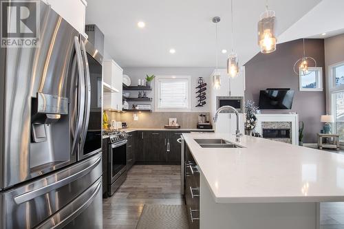264 Rue Cheval Noir, Tobiano, BC - Indoor Photo Showing Kitchen With Upgraded Kitchen