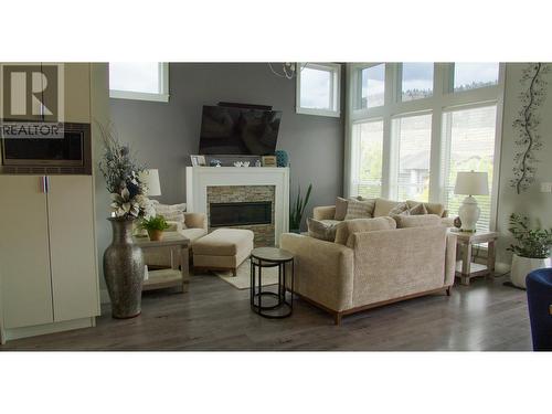 264 Rue Cheval Noir, Tobiano, BC - Indoor Photo Showing Bedroom