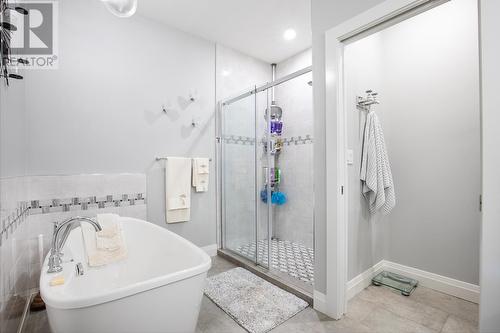 264 Rue Cheval Noir, Tobiano, BC - Indoor Photo Showing Bathroom