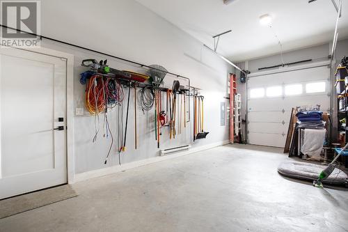 264 Rue Cheval Noir, Tobiano, BC - Indoor Photo Showing Garage