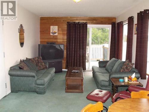 3181 Eagle Bay Road, Eagle Bay, BC - Indoor Photo Showing Living Room
