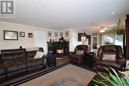 3181 Eagle Bay Road, Eagle Bay, BC - Indoor Photo Showing Living Room With Fireplace