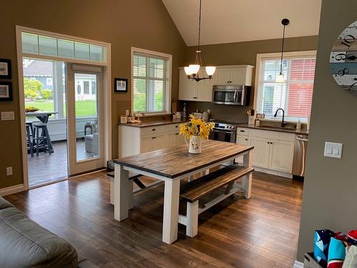 152-2450 Radio Tower Road, Oliver, BC - Indoor Photo Showing Dining Room