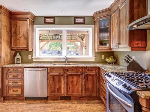 751 Barnaby Road, Kelowna, BC - Indoor Photo Showing Kitchen With Double Sink