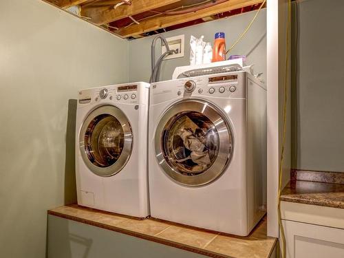 751 Barnaby Road, Kelowna, BC - Indoor Photo Showing Laundry Room