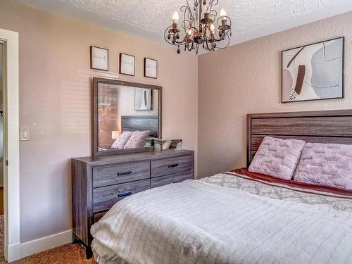 751 Barnaby Road, Kelowna, BC - Indoor Photo Showing Bedroom