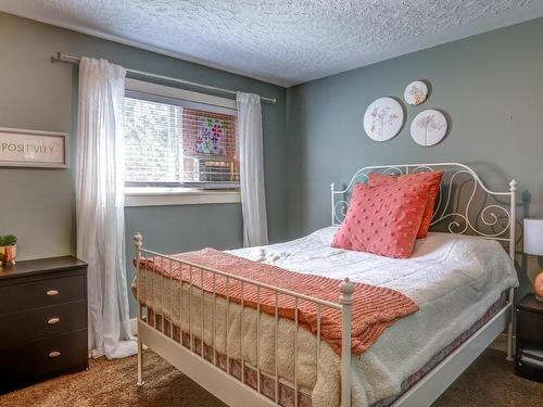 751 Barnaby Road, Kelowna, BC - Indoor Photo Showing Bedroom