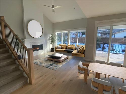 4651 Raymer Road, Kelowna, BC - Indoor Photo Showing Living Room With Fireplace