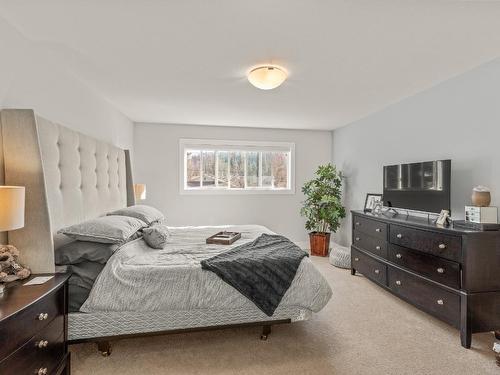 4651 Raymer Road, Kelowna, BC - Indoor Photo Showing Bedroom