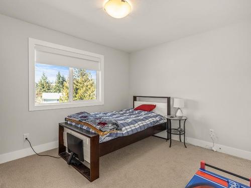 4651 Raymer Road, Kelowna, BC - Indoor Photo Showing Bedroom