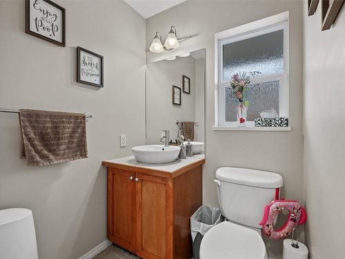 21-1853 Parkview Crescent, Kelowna, BC - Indoor Photo Showing Bathroom