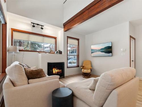21-156 Clearview Road, Apex Mountain, BC - Indoor Photo Showing Living Room With Fireplace