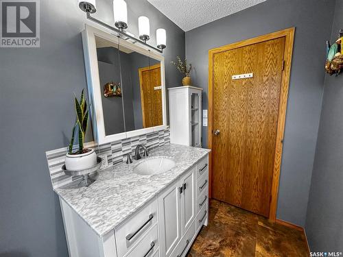507 Highland Drive, Swift Current, SK - Indoor Photo Showing Bathroom