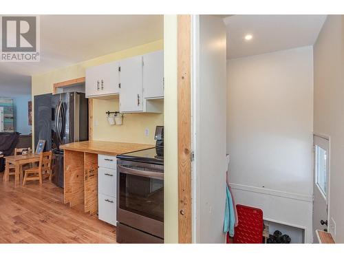 309 Hemlock Crescent S, Sicamous, BC - Indoor Photo Showing Kitchen