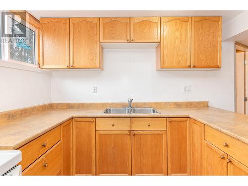 309 Hemlock Crescent S, Sicamous, BC - Indoor Photo Showing Kitchen With Double Sink