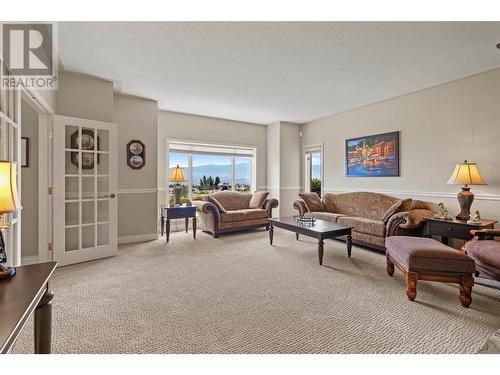 842 Stuart Road, West Kelowna, BC - Indoor Photo Showing Living Room