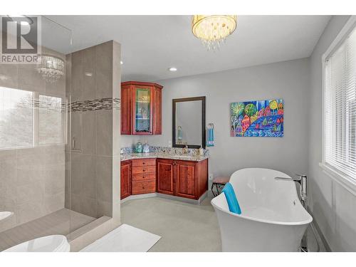 842 Stuart Road, West Kelowna, BC - Indoor Photo Showing Bathroom