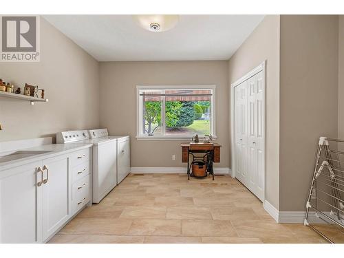 842 Stuart Road, West Kelowna, BC - Indoor Photo Showing Laundry Room