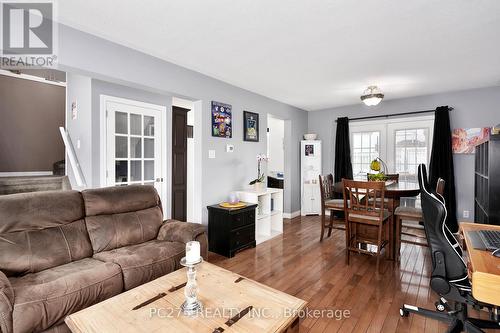 9 Tanner Dr, London, ON - Indoor Photo Showing Living Room