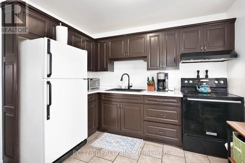 9 Tanner Dr, London, ON - Indoor Photo Showing Kitchen