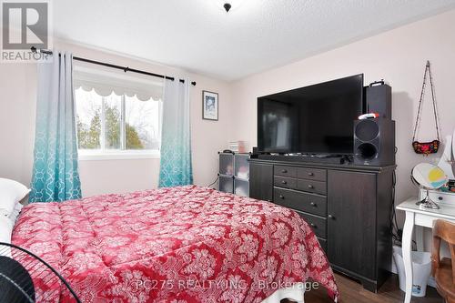 9 Tanner Dr, London, ON - Indoor Photo Showing Bedroom