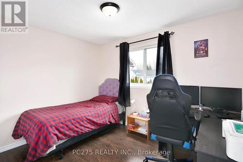 9 Tanner Drive, London, ON - Indoor Photo Showing Bedroom