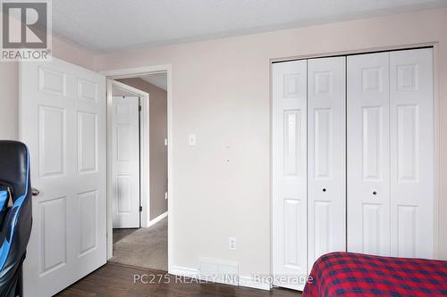 9 Tanner Dr, London, ON - Indoor Photo Showing Bedroom