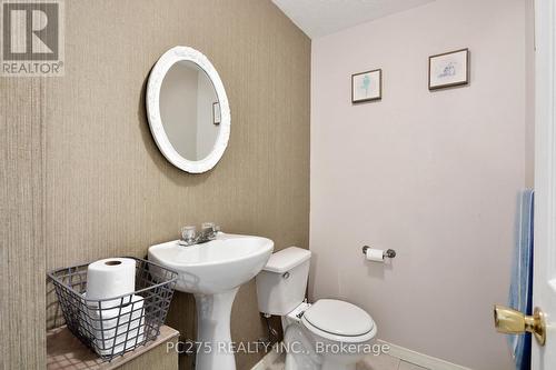 9 Tanner Drive, London, ON - Indoor Photo Showing Bathroom