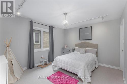 21 Scotia Rd, Georgina, ON - Indoor Photo Showing Bedroom