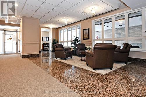 #205 -15450 Yonge St, Aurora, ON - Indoor Photo Showing Other Room