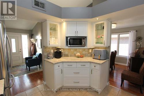 27 Hillview Dr, Kawartha Lakes, ON - Indoor Photo Showing Kitchen