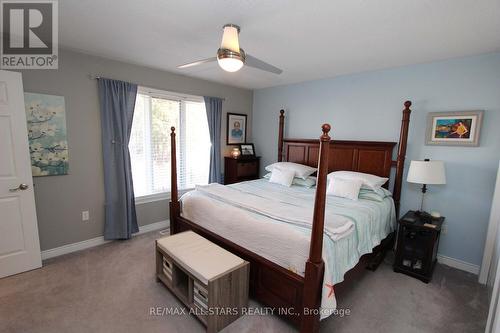 27 Hillview Dr, Kawartha Lakes, ON - Indoor Photo Showing Bedroom