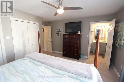 27 Hillview Dr, Kawartha Lakes, ON - Indoor Photo Showing Bedroom