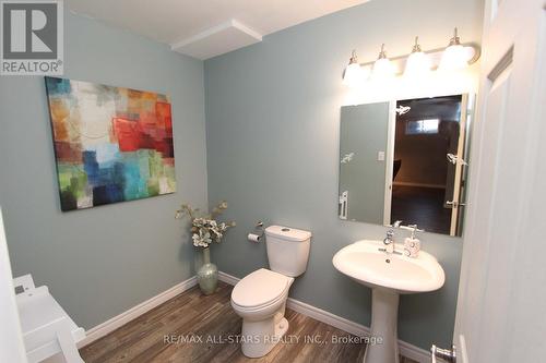 27 Hillview Dr, Kawartha Lakes, ON - Indoor Photo Showing Bathroom