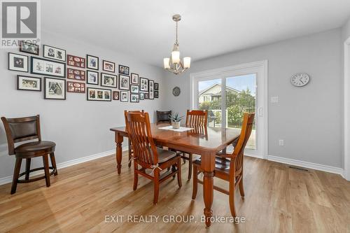 25 Aletha Dr, Prince Edward County, ON - Indoor Photo Showing Dining Room