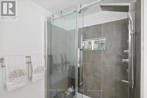 1571 Lewisham Dr, Mississauga, ON - Indoor Photo Showing Bathroom