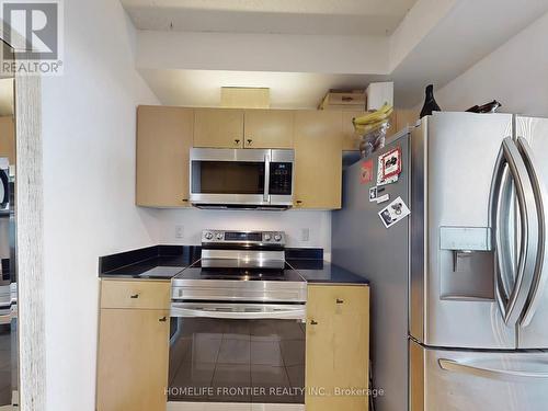 #3202 -373 Front St W, Toronto, ON - Indoor Photo Showing Kitchen