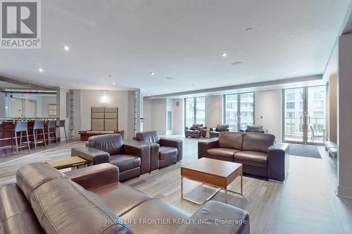 #3202 -373 Front St W, Toronto, ON - Indoor Photo Showing Living Room