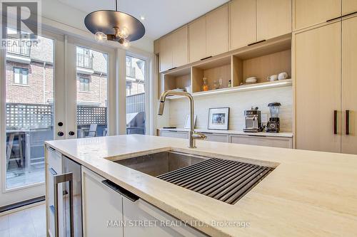 #27 -12 Powseland Cres, Vaughan, ON - Indoor Photo Showing Kitchen