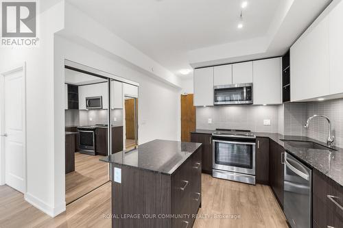 #908 -100 Eagle Rock Way, Vaughan, ON - Indoor Photo Showing Kitchen With Upgraded Kitchen