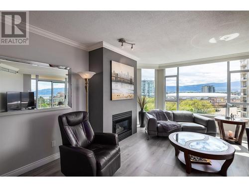 1152 Sunset Drive Unit# 803, Kelowna, BC - Indoor Photo Showing Living Room With Fireplace