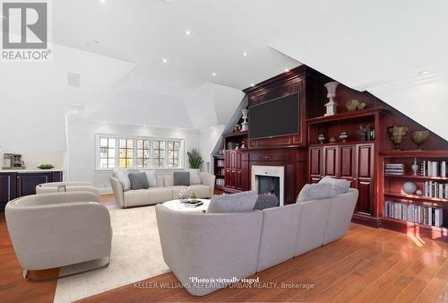 19 Forest Glen Cres, Toronto, ON - Indoor Photo Showing Living Room With Fireplace