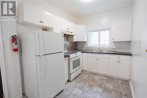 126 Gray Street, Chatham, ON - Indoor Photo Showing Kitchen With Double Sink