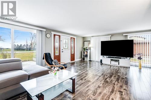 209 Cotterie Park, Leamington, ON - Indoor Photo Showing Living Room