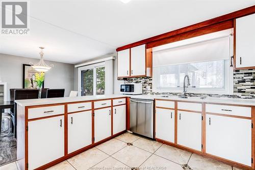 209 Cotterie Park, Leamington, ON - Indoor Photo Showing Kitchen With Double Sink