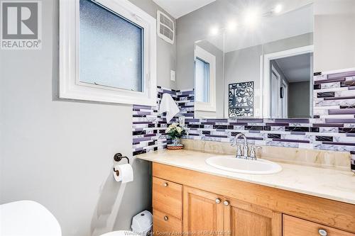 209 Cotterie Park, Leamington, ON - Indoor Photo Showing Bathroom