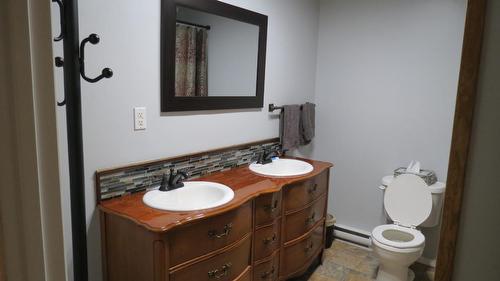 240 Arrow Park Demars Road, Nakusp, BC - Indoor Photo Showing Bathroom